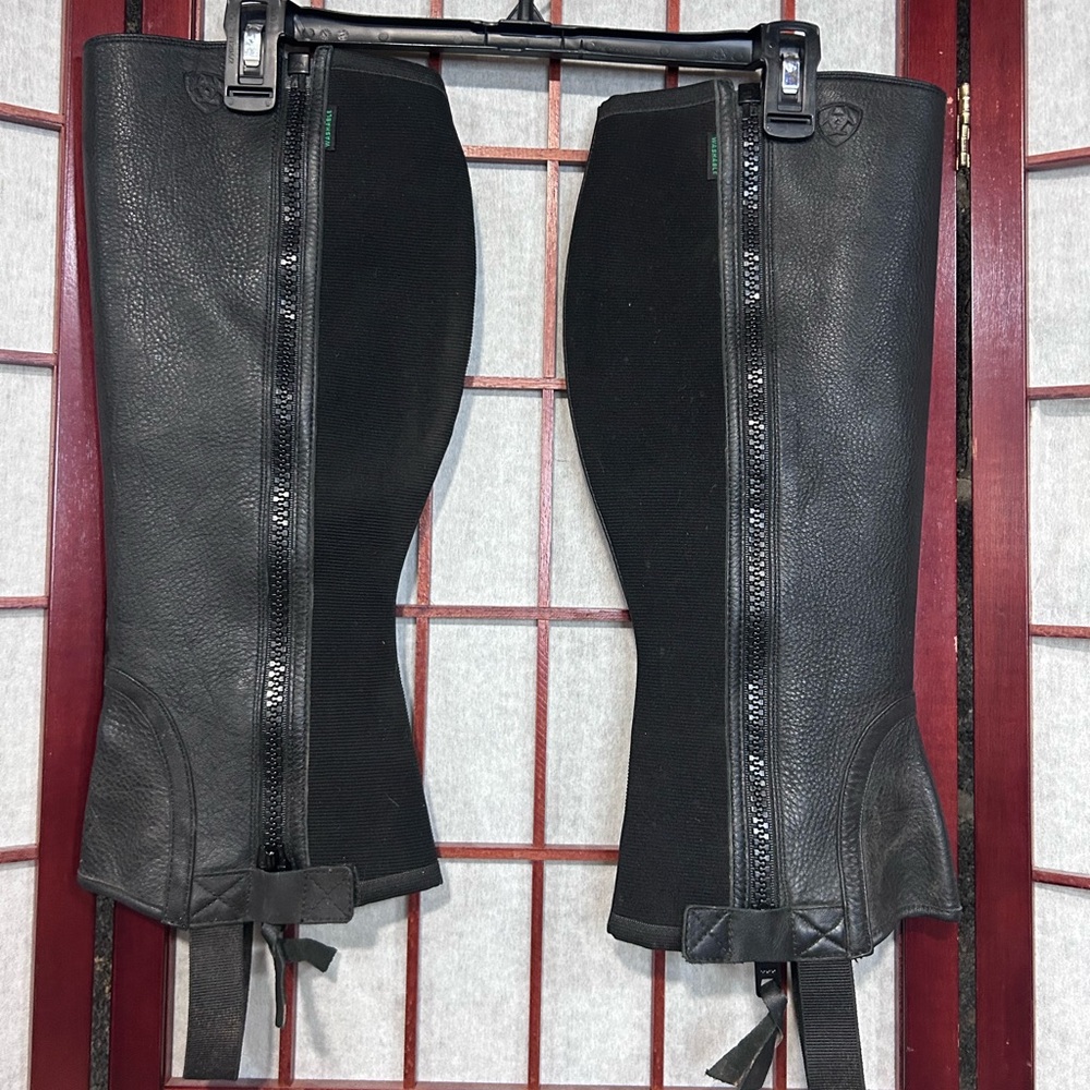 Ariat Breeze XL Leather Half Chaps for Equestrian Horse Riding.  Great Condition